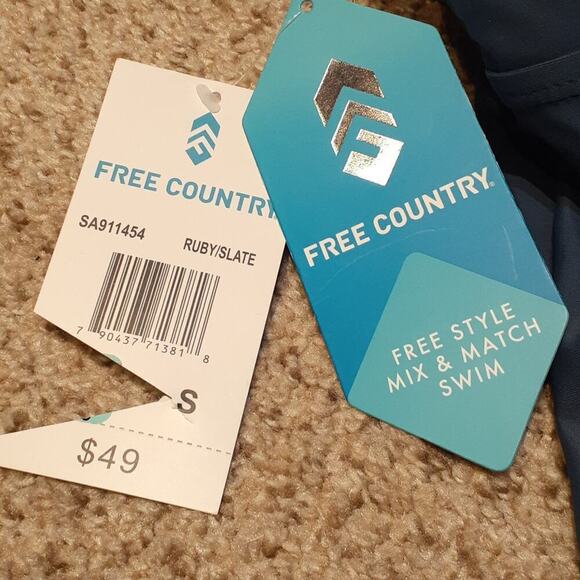 MAKE OFFER ~ END OF SUMMER ☀️🏖 NWT FREE COUNTRY Small (4/6) swim top, $49.00 - Picture 3 of 7